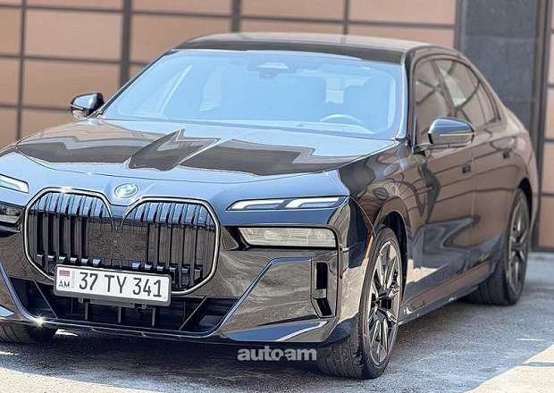 BMW i7