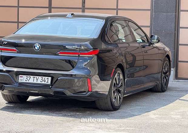 BMW i7