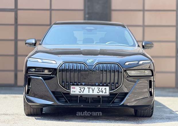 BMW i7