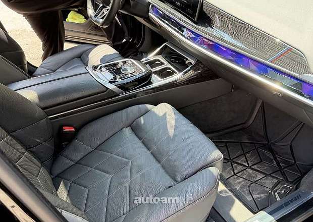 BMW i7