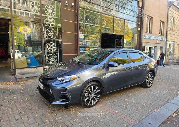 Toyota Corolla 2018 — photo 3