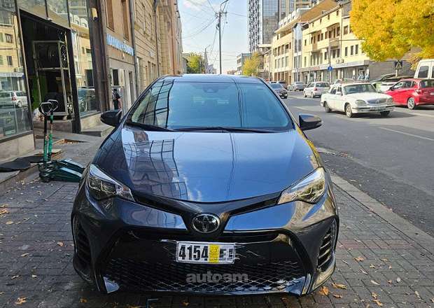 Toyota Corolla 2018 — photo 1