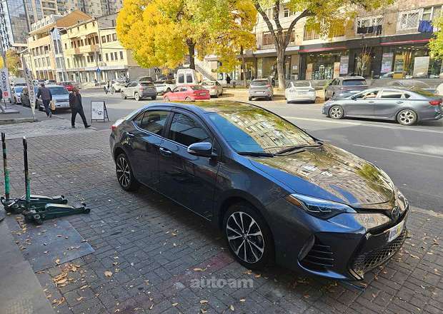 Toyota Corolla 2018 — photo 2