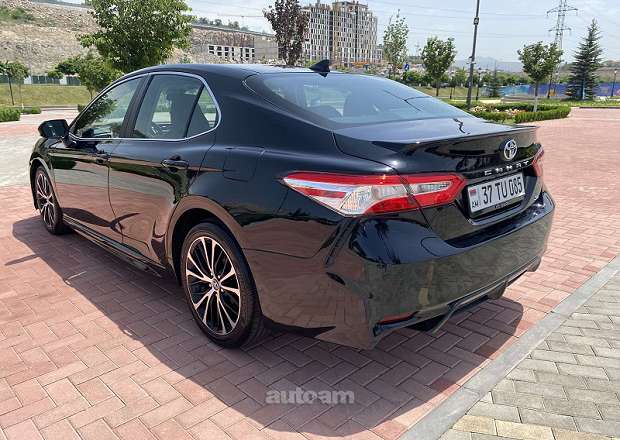 Toyota Camry 2020 — լուսանկար 8