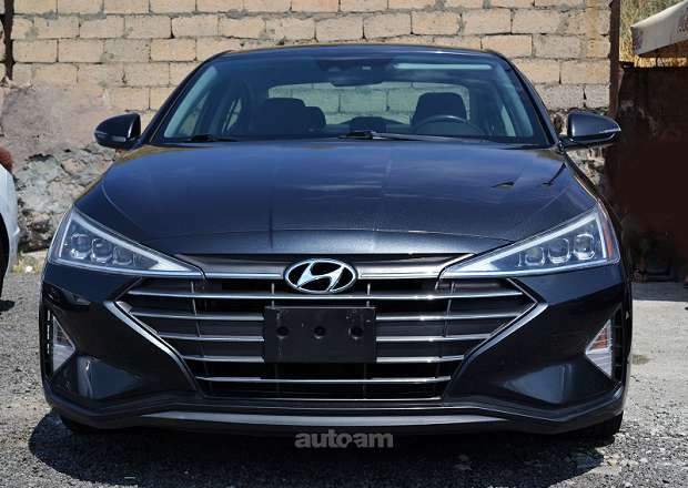 Hyundai Elantra 2019 — фото 1