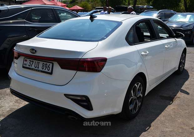Kia Forte 2020 — լուսանկար 13