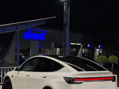 Tesla Model Y  2026 