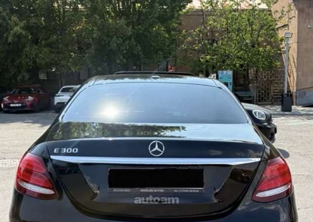 Mercedes-Benz E 300