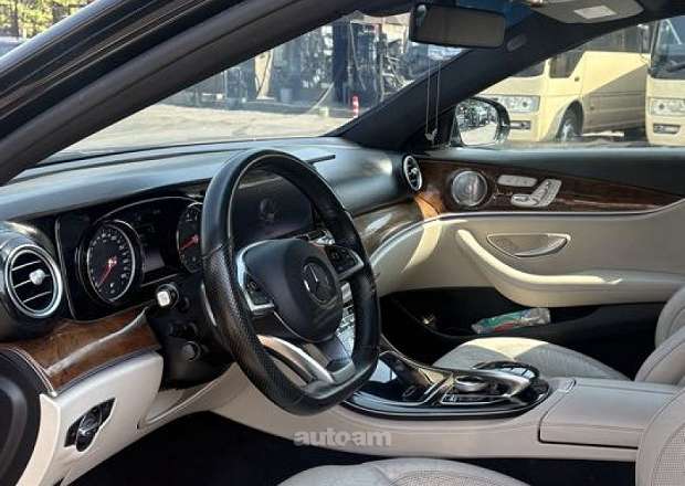 Mercedes-Benz E 300