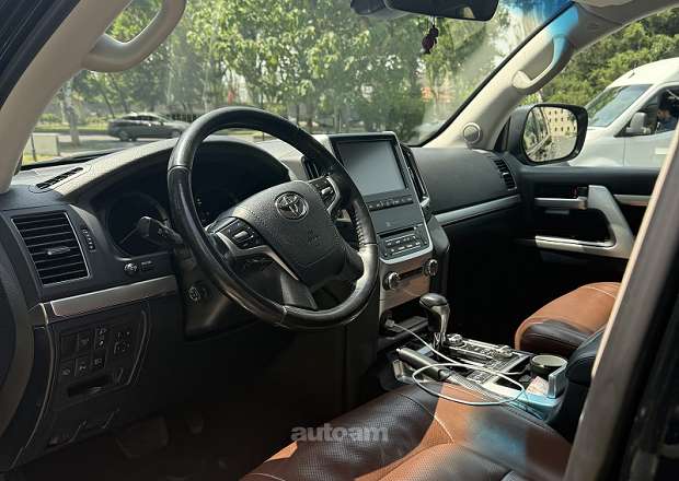 Toyota Land Cruiser 200