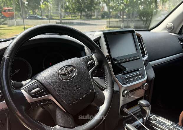 Toyota Land Cruiser 200