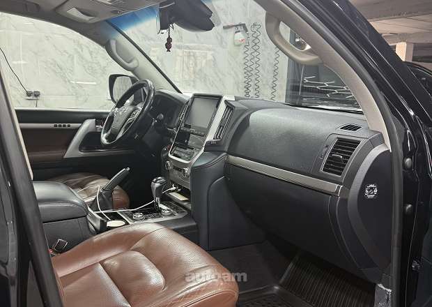 Toyota Land Cruiser 200