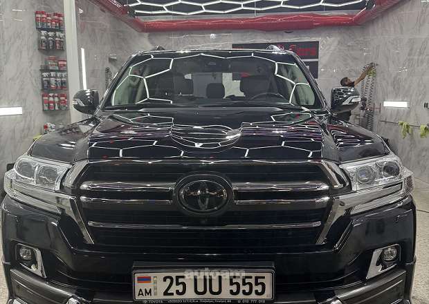 Toyota Land Cruiser 200