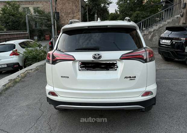 Toyota Rav 4 2017 — լուսանկար 2