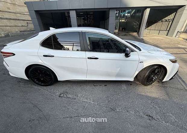 Toyota Camry 2020 — photo 2