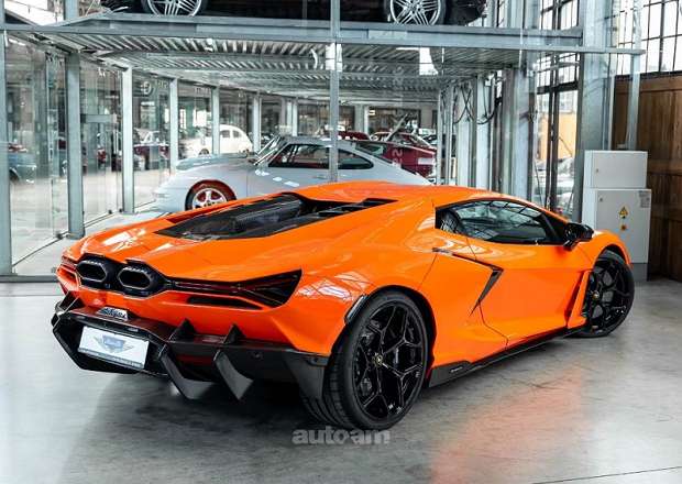 Lamborghini Revuelto