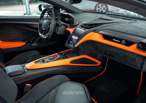Lamborghini Revuelto