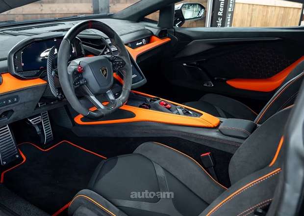 Lamborghini Revuelto
