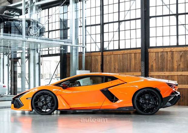 Lamborghini Revuelto