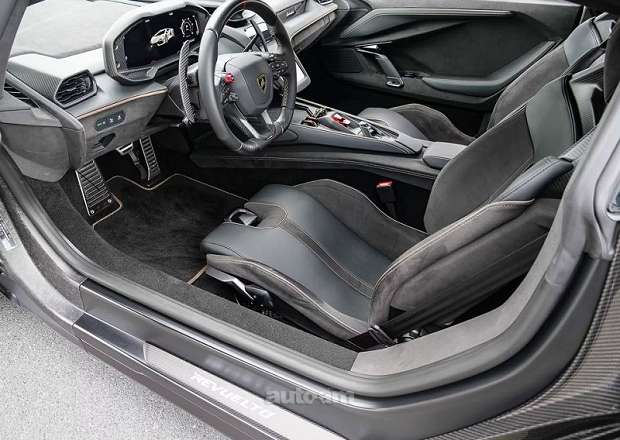 Lamborghini Revuelto