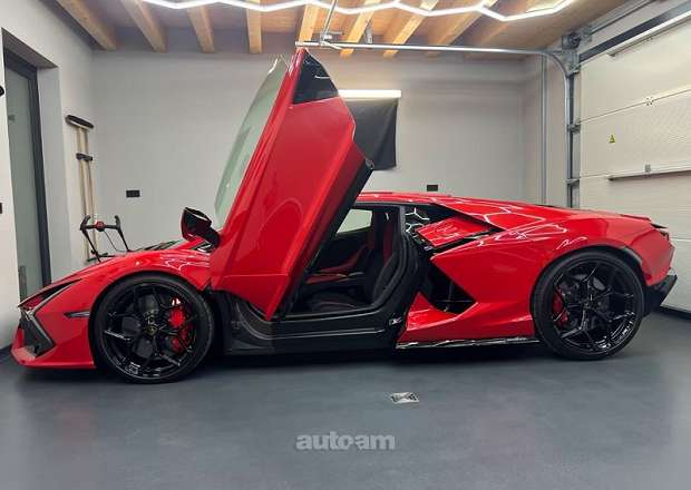 Lamborghini Revuelto