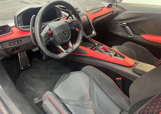 Lamborghini Revuelto