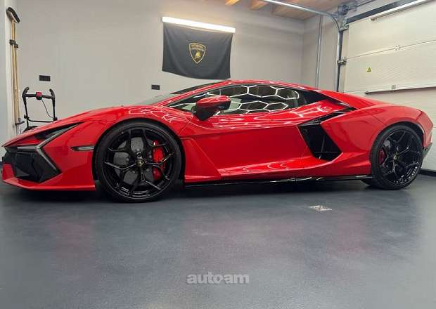 Lamborghini Revuelto