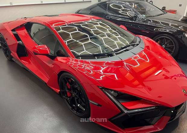 Lamborghini Revuelto