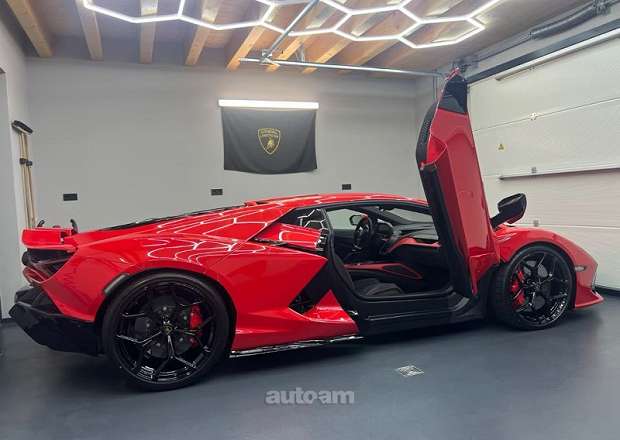 Lamborghini Revuelto