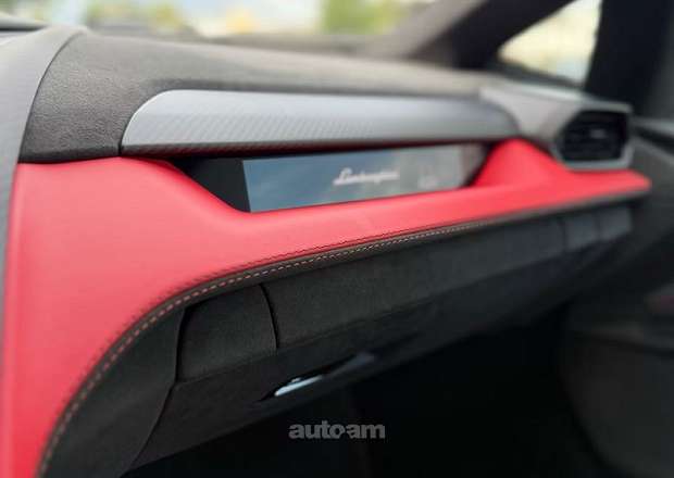 Lamborghini Revuelto
