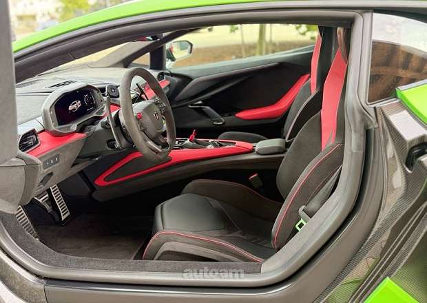 Lamborghini Revuelto