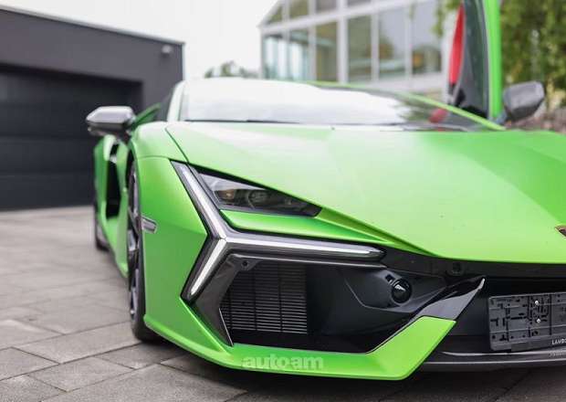 Lamborghini Revuelto