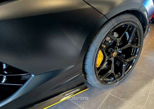 Lamborghini Revuelto