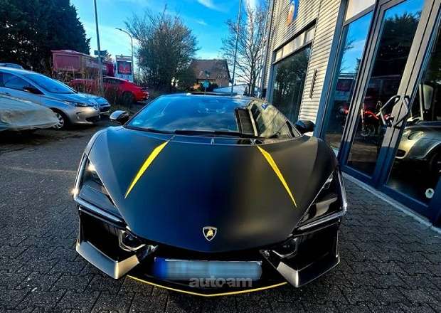 Lamborghini Revuelto