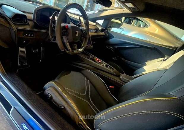 Lamborghini Revuelto