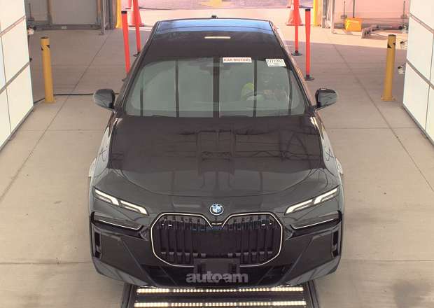 BMW i7