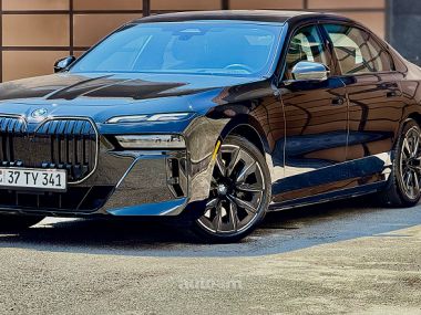 BMW i7  2024 