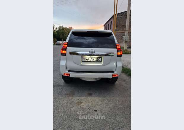Toyota Land Cruiser Prado 2011 — լուսանկար 2