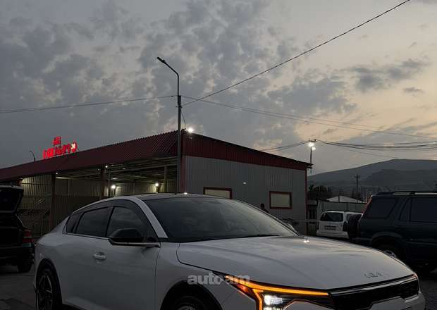 Kia K4 2025 — photo 1