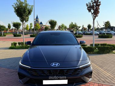 Hyundai Elantra  2025 