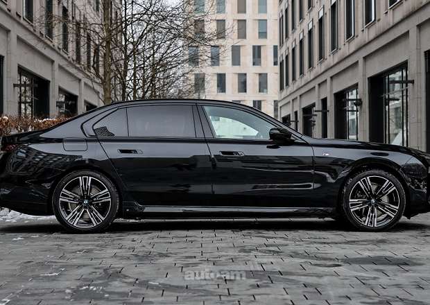 BMW 740