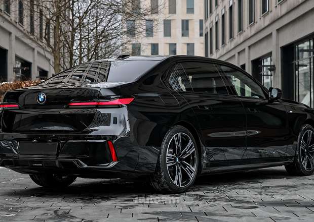 BMW 740