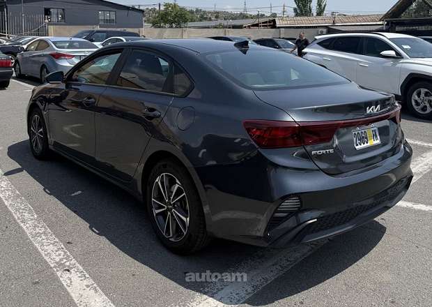 Kia Forte 2022 — լուսանկար 4