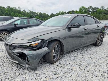 Hyundai Elantra  2025 