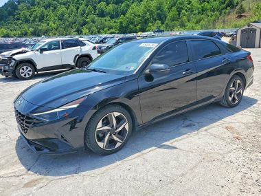Hyundai Elantra  2022 