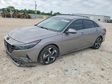 Hyundai Elantra  2022 