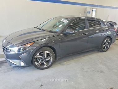 Hyundai Elantra  2022 
