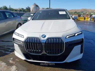 BMW 750  2025 