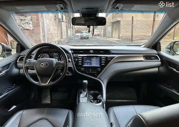 Toyota Camry 2018 — фото 6