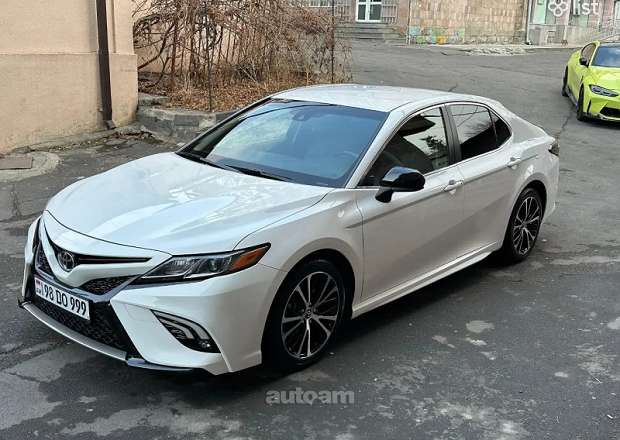 Toyota Camry 2018 — фото 2